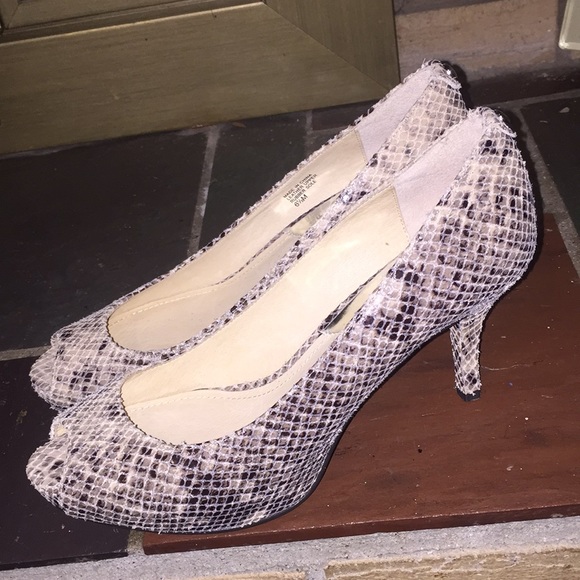 MICHAEL Michael Kors Faux Print Peeptoe Pumps 6.5 - Picture 2 of 8